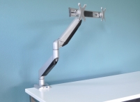 <h4>Vergroot de werkruimte met de DESQ flat screen monitorarmen.</h4>
<p>DESQ flat screen monitorarmen zijn een waardevolle ergonomische aanpassing voor monitors op alle werkplekken. Het gebruik van een monitorarm draagt bij aan een correcte werkhouding en creëert extra waardevolle ruimte op het bureau.</p>
<p>Deze dubbele monitorarm stelt de gebruiker in staat het beeldscherm in portret of landschap stand te zetten en hebben geïntegreerde kabelgeleiders voor een geordend bureau.</p>
<p><br /><strong style="color: #61993b;">✓ </strong></p>
<ul style="list-style-type: none;">
<ul style="list-style-type: none;">2 onafhankelijk instelbare armen</ul>
</ul>
<p><br /><strong style="color: #61993b;">✓ </strong></p>
<ul style="list-style-type: none;">
<ul style="list-style-type: none;">Arm met gasveer met één vinger te verstellen</ul>
</ul>
<p><br /><strong style="color: #61993b;">✓ </strong></p>
<ul style="list-style-type: none;">
<ul style="list-style-type: none;">Weerstand van de veer in te stellen voor verschillende beeldscherm gewichten</ul>
</ul>
<p><br /><strong style="color: #61993b;">✓ </strong></p>
<ul style="list-style-type: none;">
<ul style="list-style-type: none;">Inclusief tafelklembevestiging (tot 120 mm) en montageset bladdoorvoer</ul>
</ul>
<p><br /><strong style="color: #61993b;">✓ </strong></p>
<ul style="list-style-type: none;">
<ul style="list-style-type: none;">Speciaal ontwerp voor kabelmanagement</ul>
</ul>
<p><br /><strong style="color: #61993b;">✓ </strong></p>
<ul style="list-style-type: none;">
<ul style="list-style-type: none;">Met USB-aansluiting, waardoor eenvoudig bijvoorbeeld de telefoon of USB stick op de pc kan worden aangesloten</ul>
</ul>
<p><br /><strong style="color: #61993b;">✓ </strong></p>
<ul style="list-style-type: none;">
<ul style="list-style-type: none;">Voorzien van 3,5 mm jack voor microfoon en luidspreker. Ideaal voor het gebruik van een headset</ul>
</ul>
<p> </p>