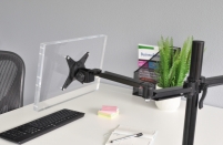 <h4>Vergroot de werkruimte met deze praktische DESQ flat screen monitorarmen, die voor elk kantoor een mooie aanvulling zijn</h4>
<p>DESQ flat screen monitorarmen zijn een waardevolle ergonomische aanpassing voor monitors op alle werkplekken. Het gebruik van een monitorarm draagt bij aan een correcte werkhouding en creëert extra waardevolle ruimte op het bureau.<br />Deze dubbele monitorarm bijvoorbeeld is dun en kan hierdoor voor een deel over elkaar gedraaid worden, dit neemt minder ruimte in. Deze dubbele monitorarm stelt de gebruiker in staat het beeldscherm in portret of landschap stand te zetten en hebben geïntegreerde kabelgeleiders voor een geordend bureau.</p>
<p><br /><strong style="color: #61993b;">âœ“ </strong>2 afzonderlijk instelbare armen</p>
<p><strong style="color: #61993b;">âœ“ </strong>Met quick release</p>
<p><strong style="color: #61993b;">âœ“ </strong>Inclusief tafelklembevestiging (tot 35 mm)</p>
<p><strong style="color: #61993b;">âœ“ </strong>Speciaal ontwerp voor kabelmanagement</p>
<p> </p>