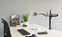 <h4>Vergroot de werkruimte met deze praktische DESQ flat screen monitorarmen, die voor elk kantoor een mooie aanvulling zijn</h4>
<p>DESQ flat screen monitorarmen zijn een waardevolle ergonomische aanpassing voor monitors op alle werkplekken. Het gebruik van een monitorarm draagt bij aan een correcte werkhouding en creëert extra waardevolle ruimte op het bureau.<br />Deze dubbele monitorarm bijvoorbeeld is dun en kan hierdoor voor een deel over elkaar gedraaid worden, dit neemt minder ruimte in. Deze dubbele monitorarm stelt de gebruiker in staat het beeldscherm in portret of landschap stand te zetten en hebben geïntegreerde kabelgeleiders voor een geordend bureau.</p>
<p><br /><strong style="color: #61993b;">âœ“ </strong>2 afzonderlijk instelbare armen</p>
<p><strong style="color: #61993b;">âœ“ </strong>Met quick release</p>
<p><strong style="color: #61993b;">âœ“ </strong>Inclusief tafelklembevestiging (tot 35 mm)</p>
<p><strong style="color: #61993b;">âœ“ </strong>Speciaal ontwerp voor kabelmanagement</p>
<p> </p>